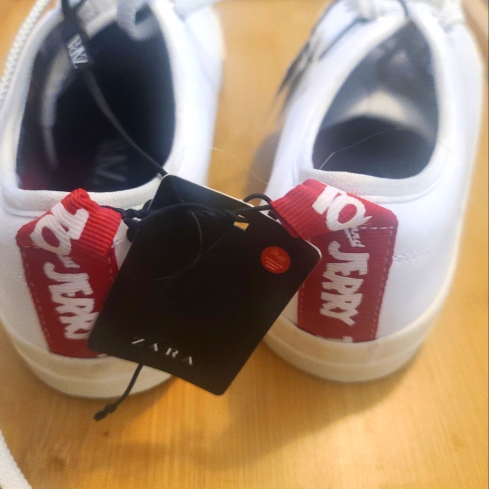NWT Zara/ Tom & Jerry Sneakers European Size 40/ United States Size 9
